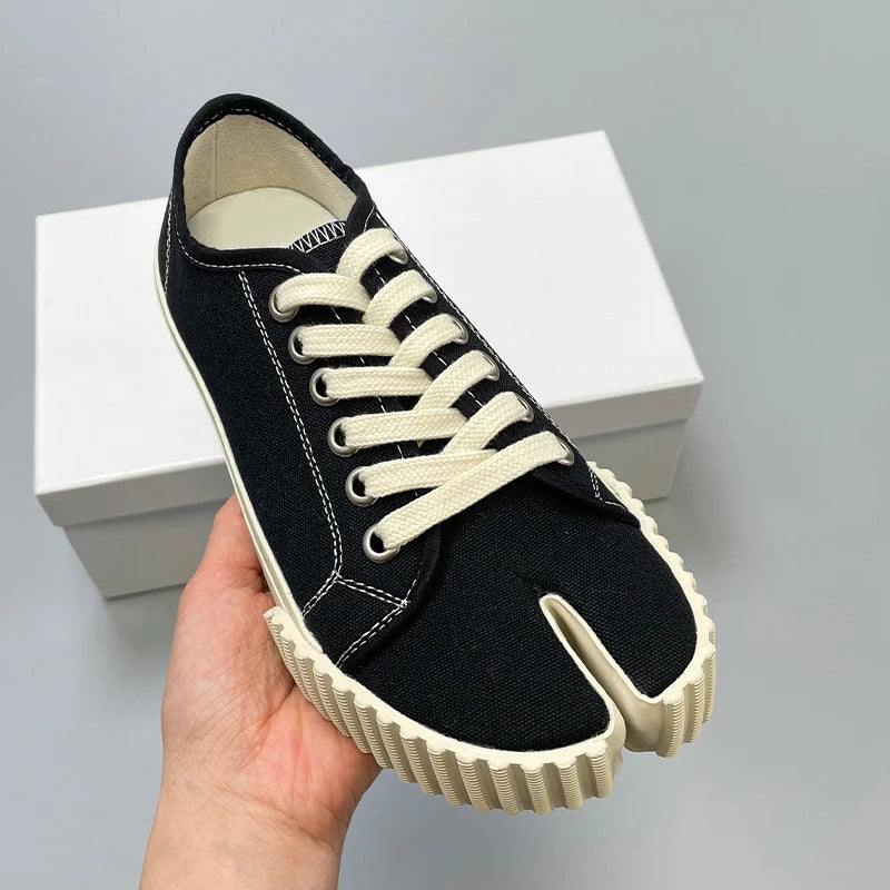 Unisex Canvas Tabi Sneakers Men’s Women’s Split Toe Flats Women Low